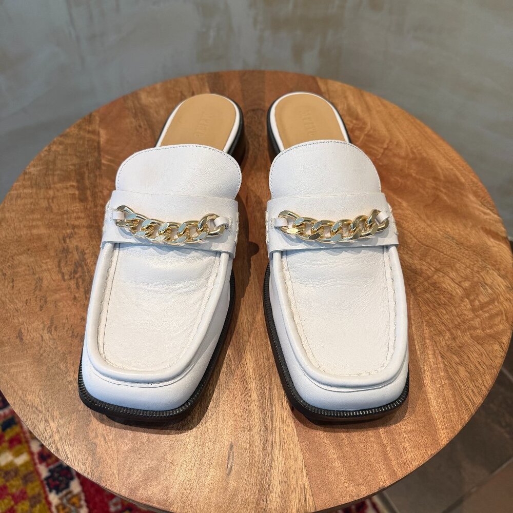 NWOT - Anthropologie - Maeve - White Mules with Gold Chain accent - Sz 40 US 9